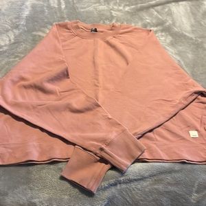 VUORI cropped sweater. Pink, thick sweater material. Size S